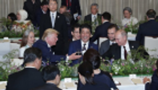 "كوب بوتين" بقمّة العشرين يثير ضجة.. والكرملين يتدخل