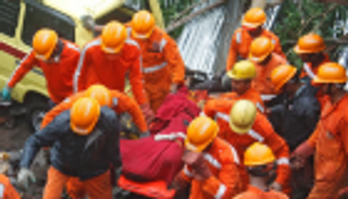 15 قتيلا بانهيار جدار في الهند