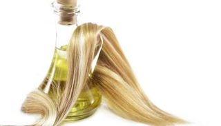 زيت الزيتون من أفضل زيوت العناية بالشعر 