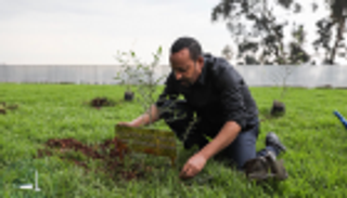 بشتلات الحياة وسواد الحزن.. آبي أحمد "يؤبّن" رفقاء الدرب