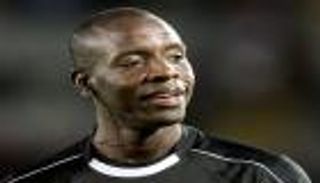 فيديوجراف.. حكم "كارثة" الأهلي يدير مباراة مصر وأوغندا