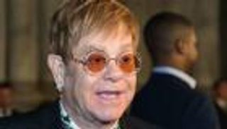 رسائل الحب والتسامح تغلف آخر جولات إلتون جون