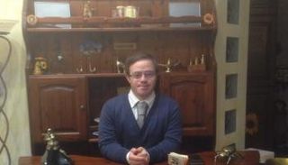 مالك الفندق لوكا ليشو