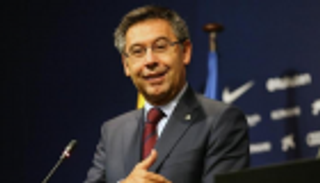 بالصور.. مسيرة هزيلة لإسقاط رئيس برشلونة