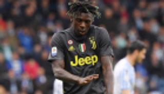 والد مهاجم يوفنتوس يحذره من مصير بالوتيلي