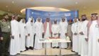 وزير النقل السعودي يعلن إقلاع أولى رحلات مطار خليج نيوم