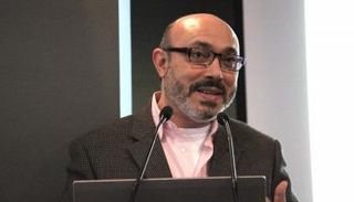 الناقد والشاعر المصري وليد الخشاب