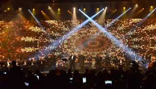 هاني شاكر خلال حفله الغنائي الأول في السعودية