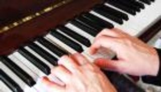 لأول مرة.. فرنسي يفوز بمسابقة تشايكوفسكي الروسية للموسيقى