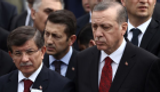 داود أوغلو: رئاسة أردوغان أضرت بـ"العدالة والتنمية"