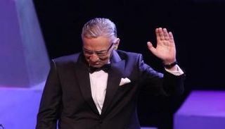 الفنان المصري الراحل عزت أبوعوف