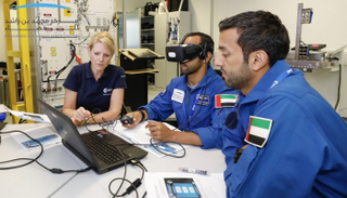 الرائدان يتدربان على تجربة إدراك الزمن في بيئة الجاذبية الصغرى