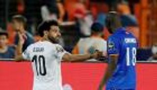 فيديوجراف.. لعنة الفراعنة تضرب حراس منافسي مصر في أمم أفريقيا