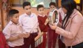 دكتورة غادة.. أول مصرية تعالج الأمراض بالموسيقى