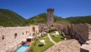 القلاع التاريخية تنافس الفنادق في جذب السياح