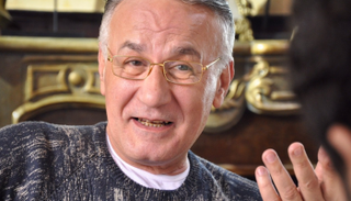 الفنان الكبير عزت أبوعوف