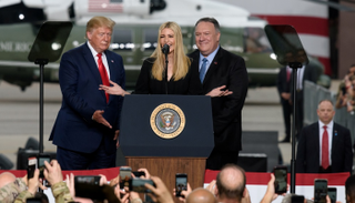 ترامب يقدم ابنته إيفانكا للحشد