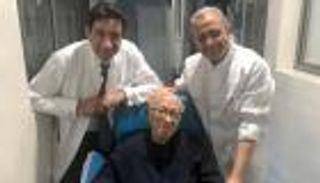 أول صور.. السبسي يغادر المستشفى بعد تعافيه