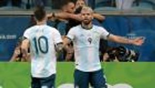 سكالوني يواجه البرازيل بأجويرو أساسيا