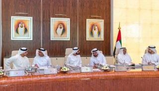 محمد بن راشد خلال اجتماع مجلس الوزراء