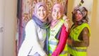 فريق نسائي لتزيين الشوارع.. معالم مصر بأيادي فتياتها