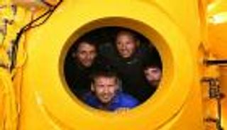 غواصون يستكشفون "كوكب المتوسط" على عمق 120 مترا