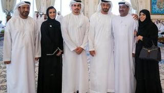 محمد بن زايد مع الطالب الإماراتي وأسرته