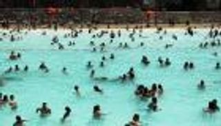 احمِ طفلك من عدوى حمام السباحة بـ9 نصائح