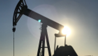 مكاسب طفيفة للنفط بعد تراجع حاد