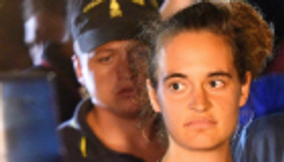 قاضٍ إيطالي يطالب بإطلاق سراح قبطانة سفينة إنقاذ المهاجرين