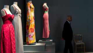 جزء من مجموعة كلاوديا كاردينالي التي ستطرح في مزاد