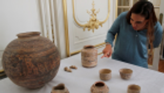 فرنسا تعيد 445 قطعة أثرية مسروقة إلى باكستان