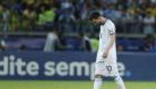 فيديوجراف.. ميسي يودع كوبا أمريكا صفر اليدين