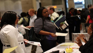 تراجع طلبات إعانة البطالة الأمريكية