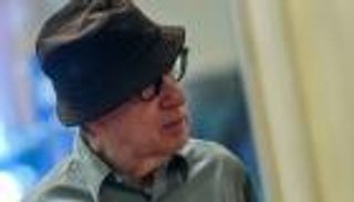 وودي آلن يعرض مسرحية "جاني شيتشي" في إيطاليا