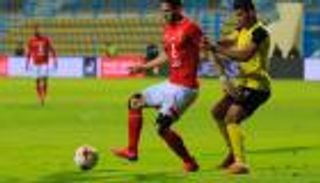 شوبير يعلن بقاء نجم الأهلي في الموسم المقبل