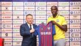 يايا توريه يعود من اعتزاله إلى دوري الدرجة الثانية الصيني