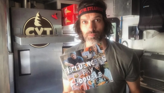 بائع آيس كريم ينتفض ضد "المؤثرين"