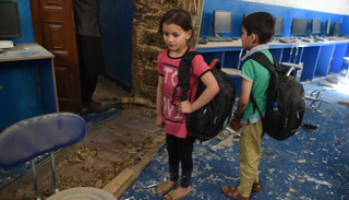 آثار الدمار الذي خلفه هجوم كابول الإرهابي