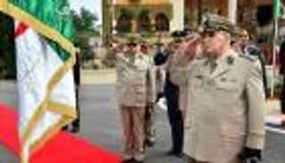 قائد الجيش الجزائري يتهم مسؤولين سابقين بالعمالة لفرنسا