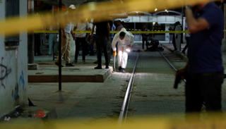 عناصر من الأمن التونسي بموقع تفجير الأربعاء