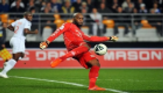 زوجة حارس بنين تتخلى عن تشجيع المغرب بسبب زوجها