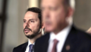 صهر أردوغان.. ظل سام في عام من الفشل