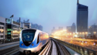 وزير التجارة البريطاني يزور مركز عمليات "مترو دبي"