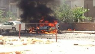 صورة لموقع الانفجار والسيارة المفخخة