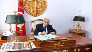 السبسي يوقع أمر دعوة التونسيين للمشاركة في الانتخابات