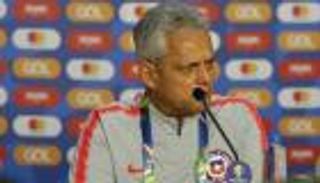 مدرب تشيلي يطالب منظمي كوبا أمريكا بالتعلم من أوروبا