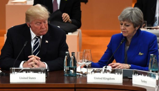 رئيسة وزراء بريطانيا تيريزا ماي والرئيس الأمريكي دونالد ترامب