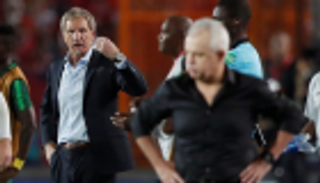 مدرب جنوب أفريقيا يطلب دعم الجماهير المصرية أمام نيجيريا
