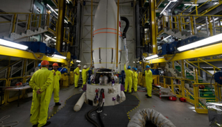  القمر الصناعي الإماراتي 